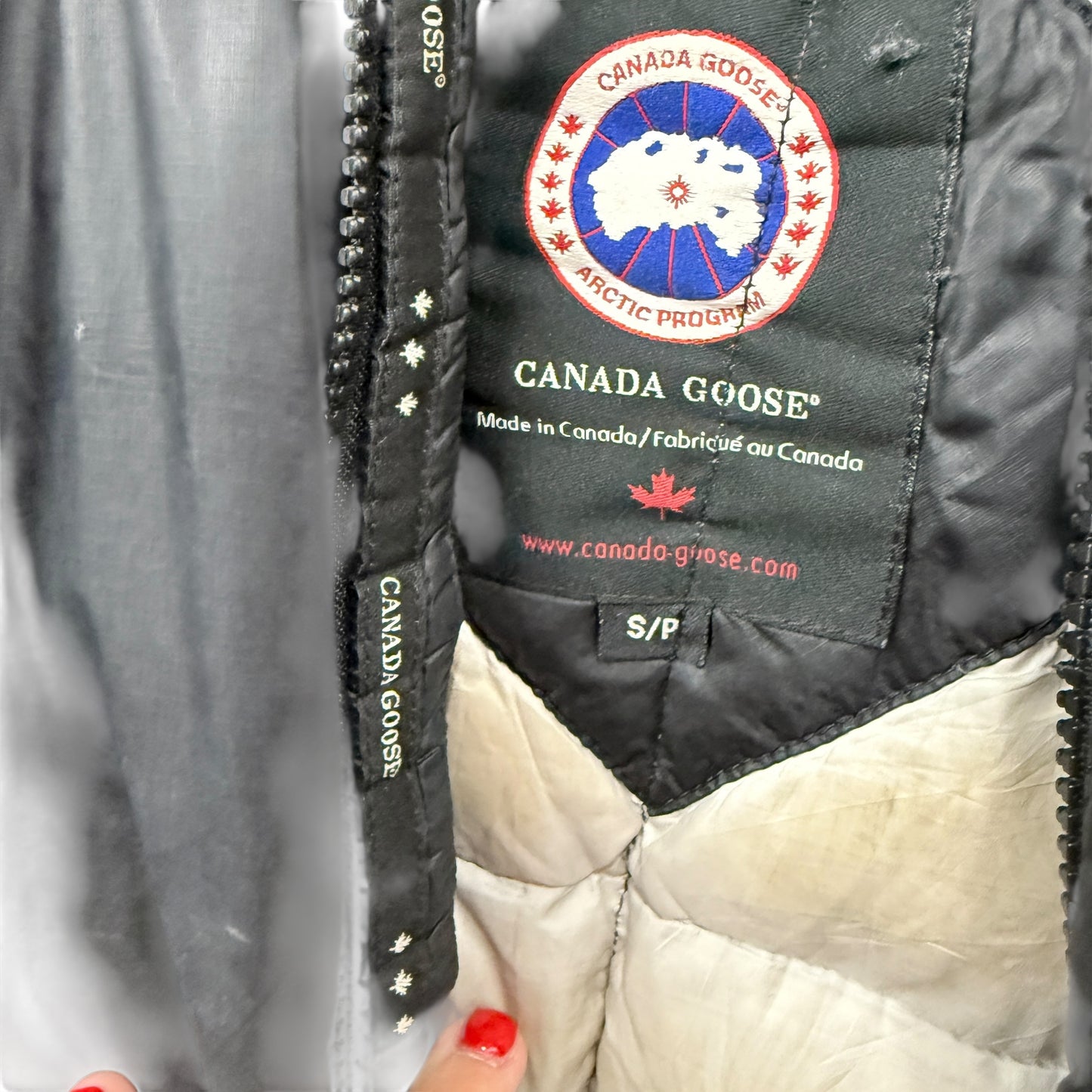 Womens canada goose puffer jacket, small