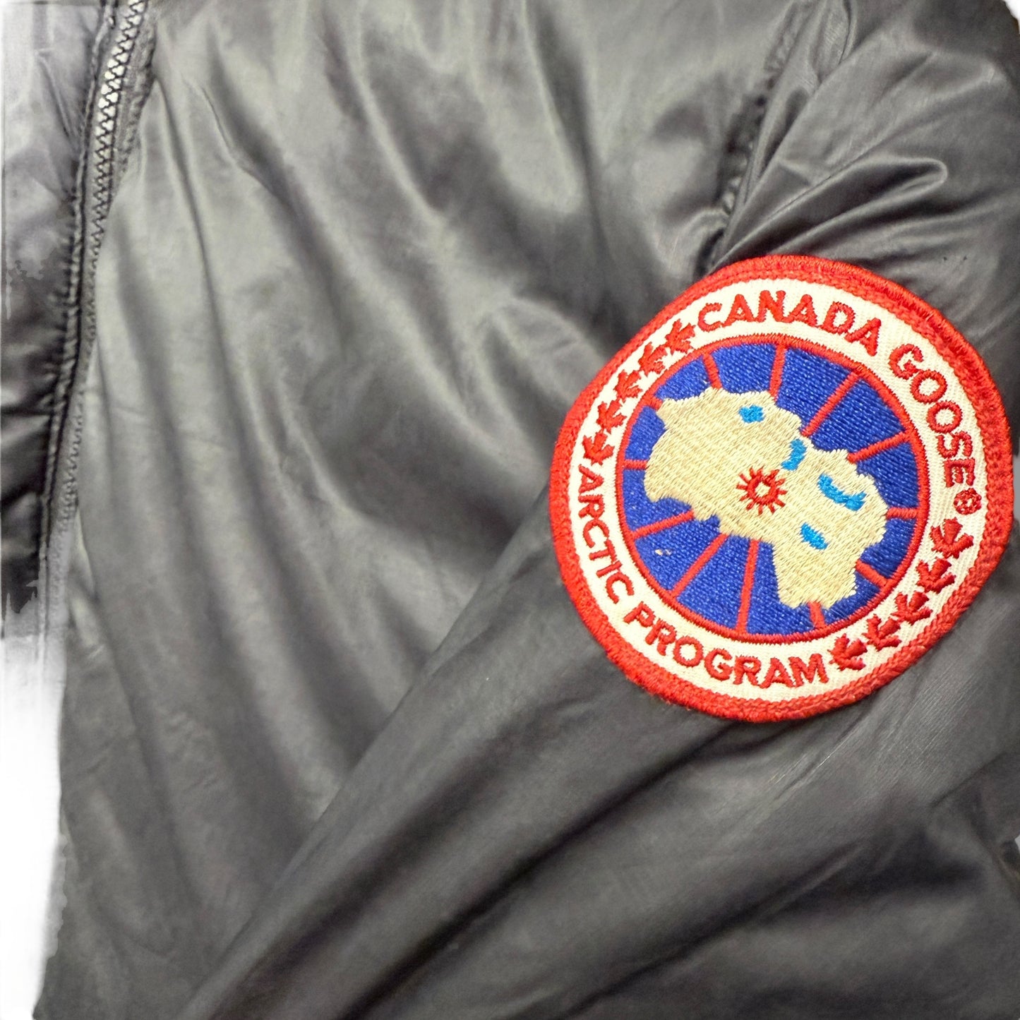 Womens canada goose puffer jacket, small