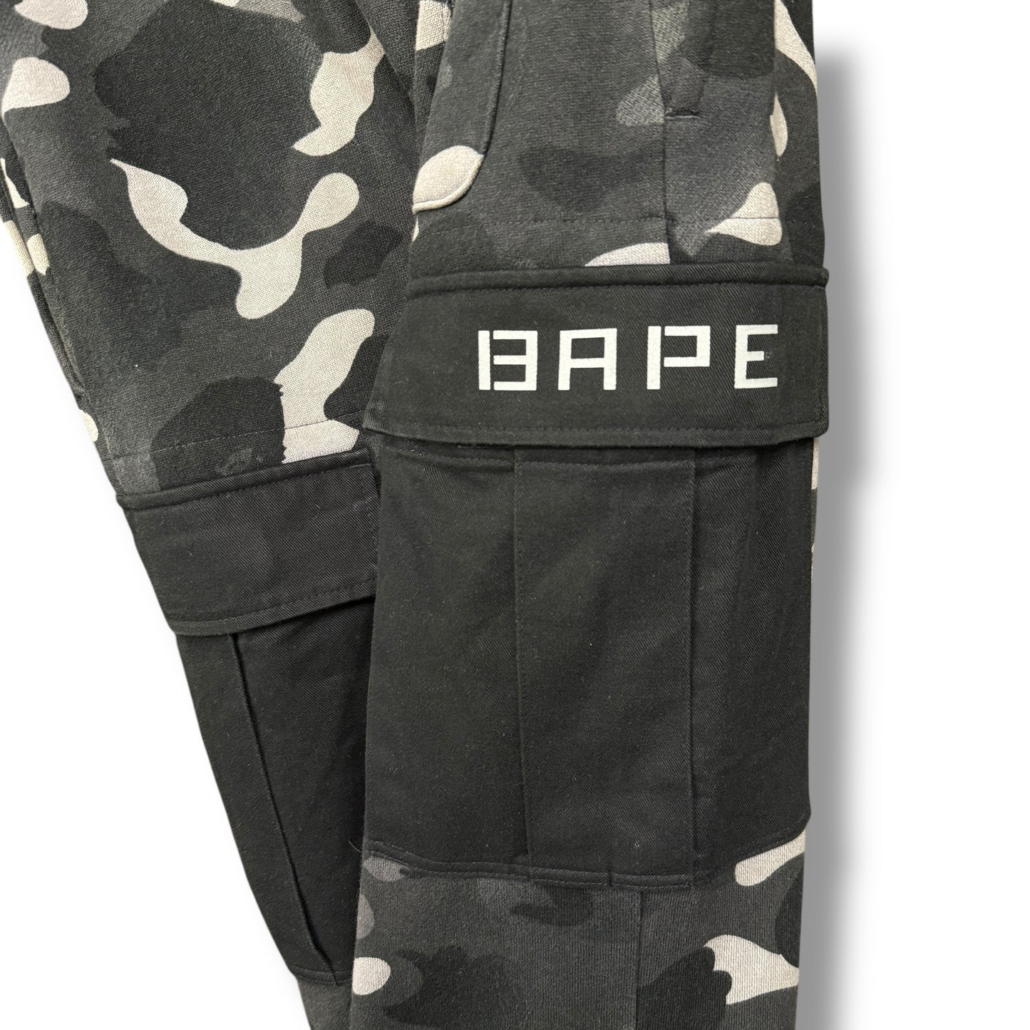 A bathing ape cargo jogger, small relaxed, BNWT, multi