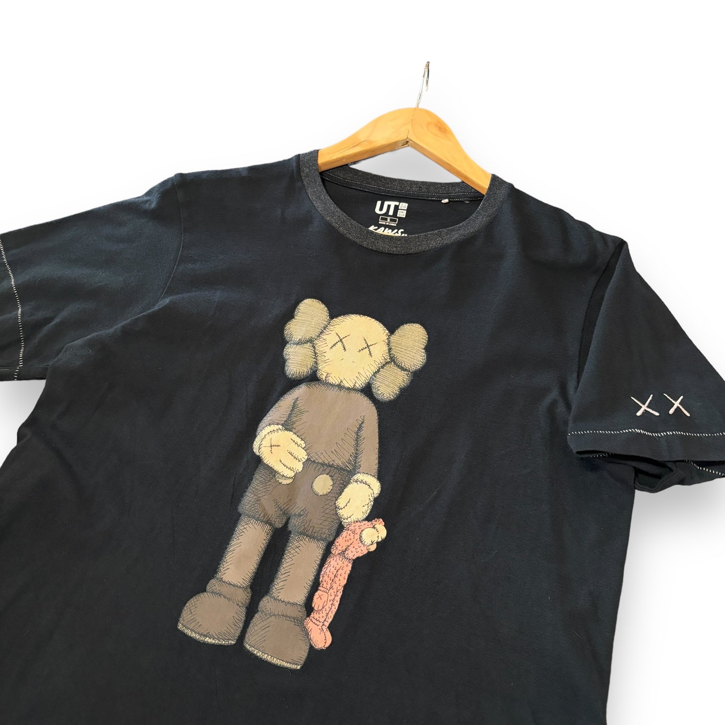 Kaws t-shirt, small, black